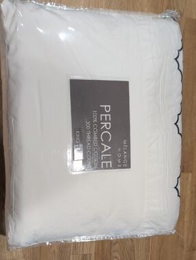 Melange White Percale Duvet Cover with Scalloped Navy Trim